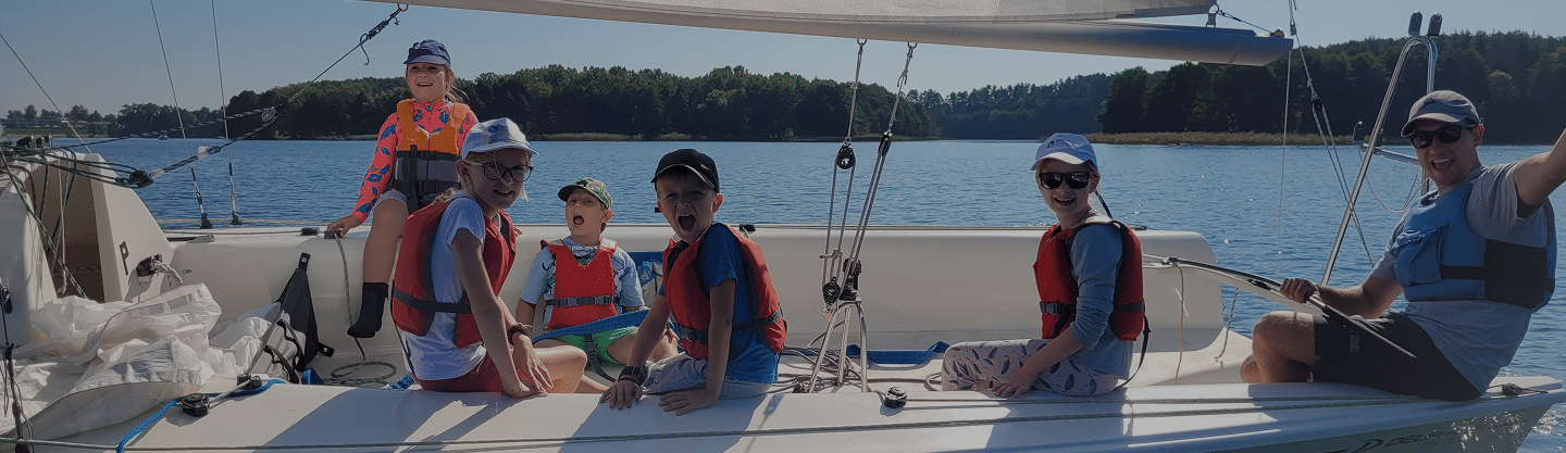 Sailing camp hero image